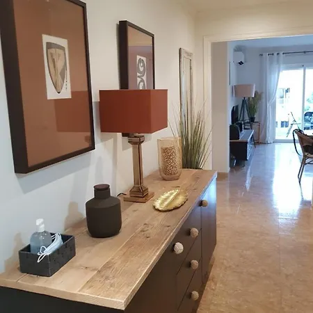 Lovely 2 Bedroom Close To Castle. * 德尼亚