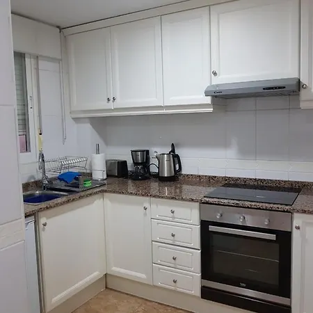 Lovely 2 Bedroom Close To Castle.
